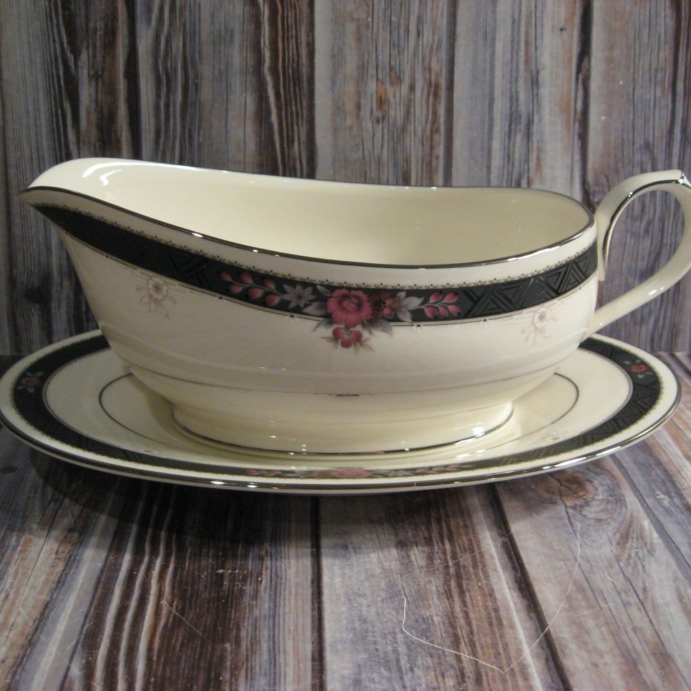 NORITAKE IVORY CHINA 7260 ETIEN GRAVY BOAT w/UNDERPLATE